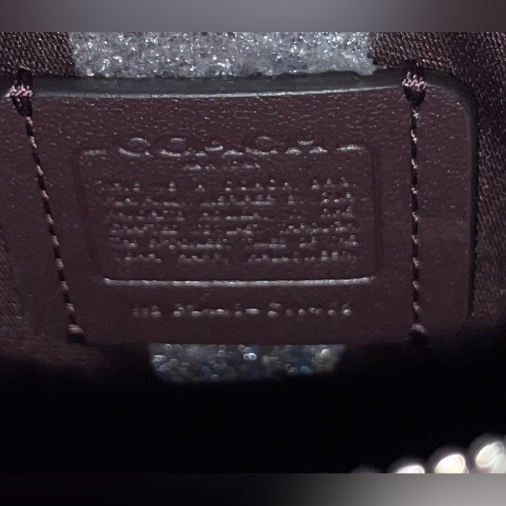 ✨Only One✨NWT Coach Leather Purple Bat Canteen Crossbody Bag & Matching Coin - Picture 4 of 4